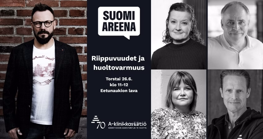 SuomiAreena 2025 -tapahtuman mainoskuva: vasemmalla juontaja Riku Rantala seisoo tiiliseinää vasten. Oikealla neljä paneelikeskustelun osallistujaa mustavalkoisissa muotokuvissa. Keskellä teksti: ”Riippuvuudet ja huoltovarmuus – Torstai 26.6. klo 11–12, Eetunaukion lava”. Alareunassa A-klinikkasäätiön logo ja 70-vuotisjuhlan tunnus.